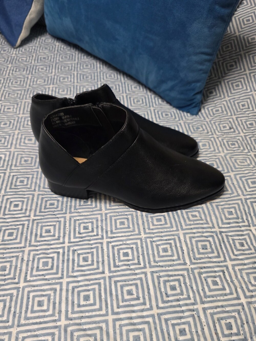 comfortview Black Zippered Ankle Boot